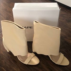 Cape Robbin - Unique flat sandals (size 10)